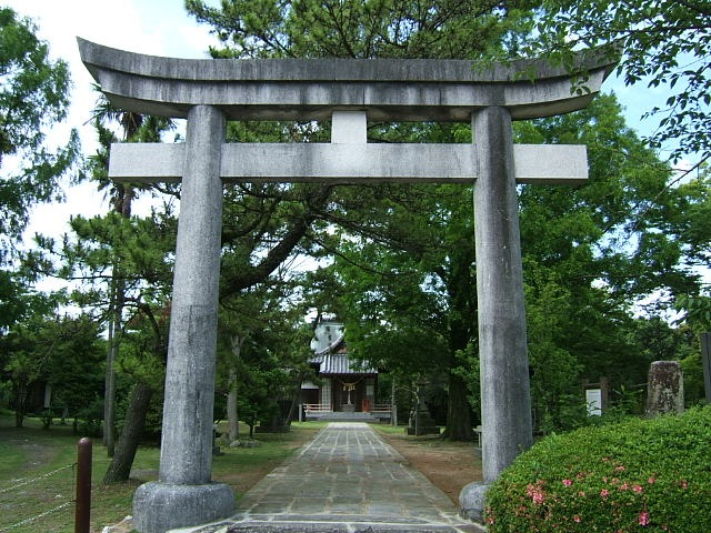 八代城本丸北側にあった北の丸跡に建つ松井神社の鳥居