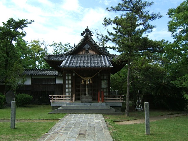 八代城北の丸跡に建つ松井神社の社殿